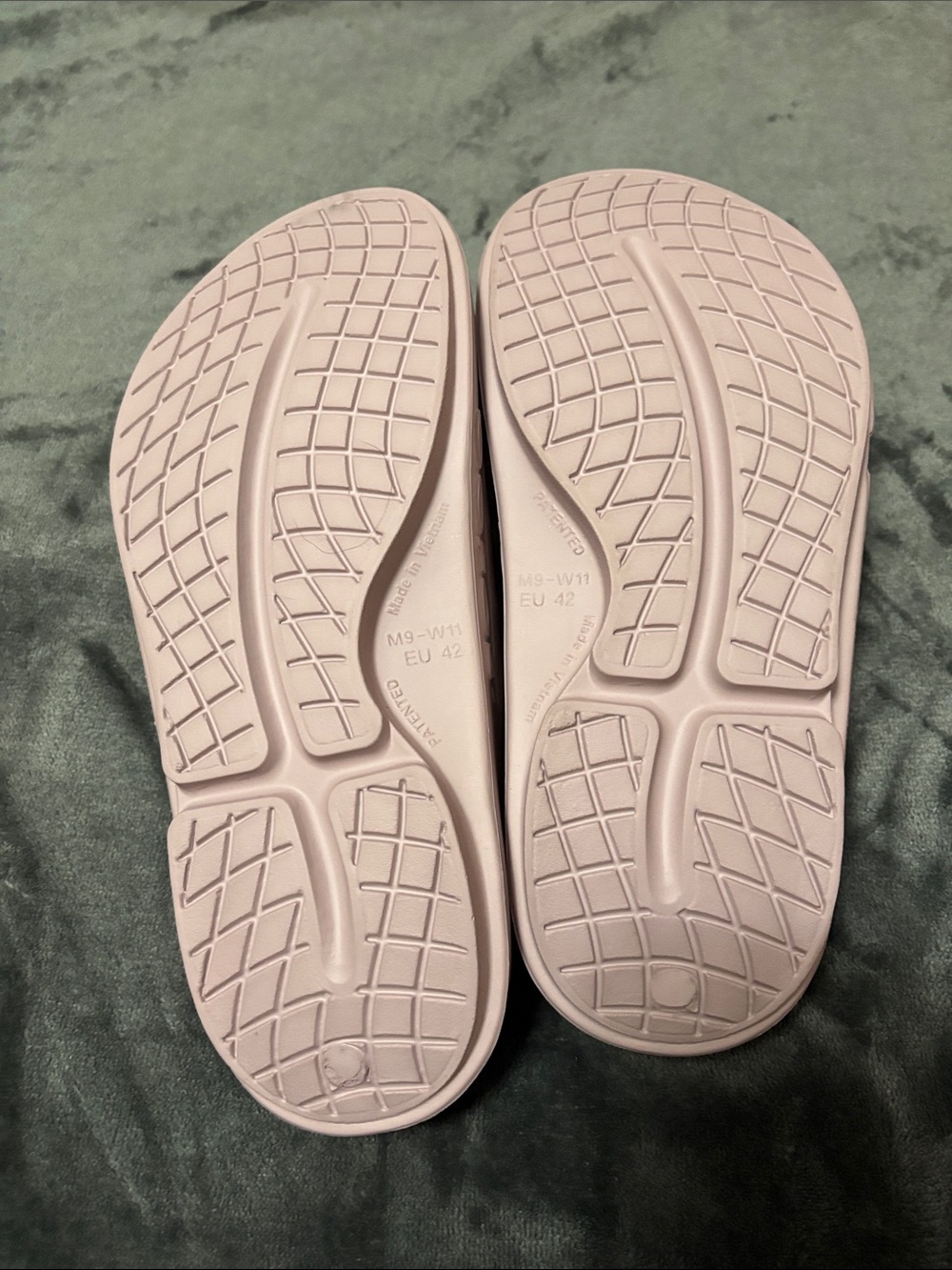 OOFOS Women's Adjustable Slide Sandals - Light Pink Womens size 11/Mens 9 - Picture 3 of 4